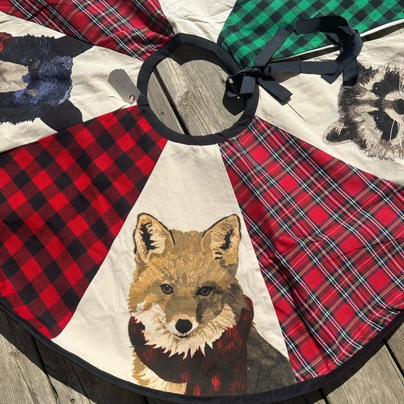 C.R. Gibson Rustic Holiday Woodland Animal Plaid Christmas Tree Skirt, 48' NEW - Picture 4 of 7
